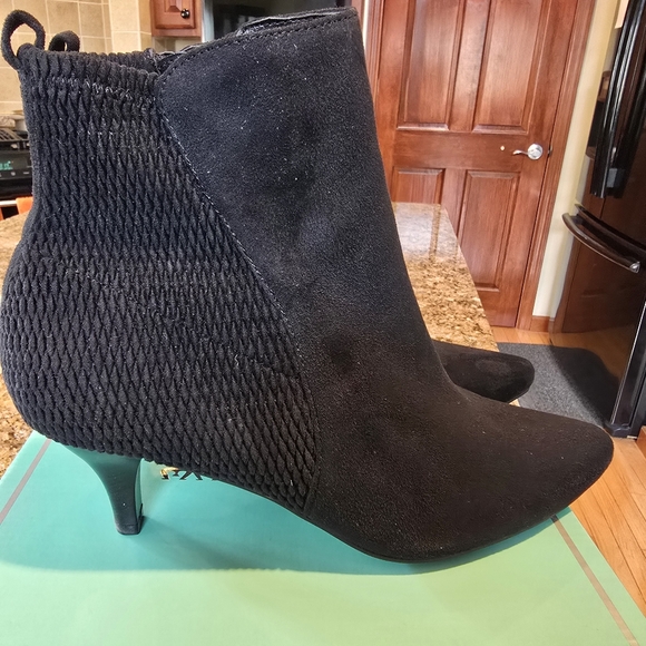 Marbella Black Suede Kitten Heel Ankle Booties 10M - Picture 4 of 6